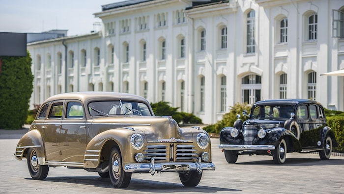 Skoda Superb von 1948 (links) und Vorkriegsmodell