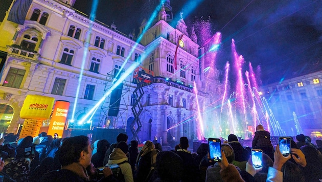 Silvesterspektakel am Grazer Hauptplatz: Auch mit Wassershows lässt sich Feinstaub entgegenwirken. (Bild: Erwin Scheriau)