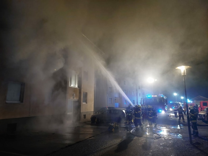 70 Frauen und Männer der umliegenden Feuerwehren waren im Einsatz.