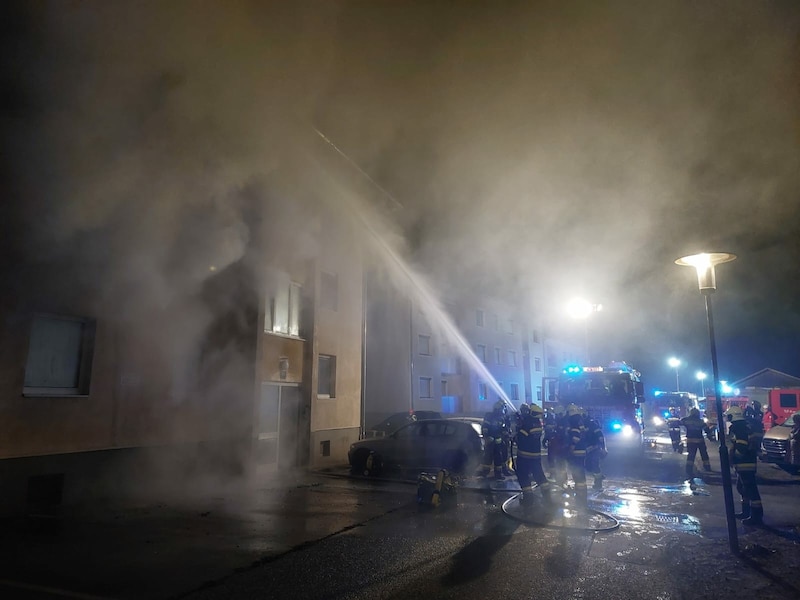 70 Frauen und Männer der umliegenden Feuerwehren waren im Einsatz. (Bild: Roman Hussnig Peuckert)