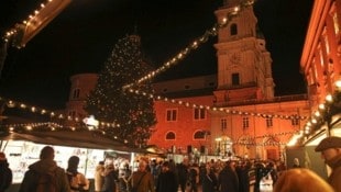 Bald geht es mit dem Christkindlmarkt rund um den Salzburger Dom wieder los. (Bild: ANDREAS TROESTER)