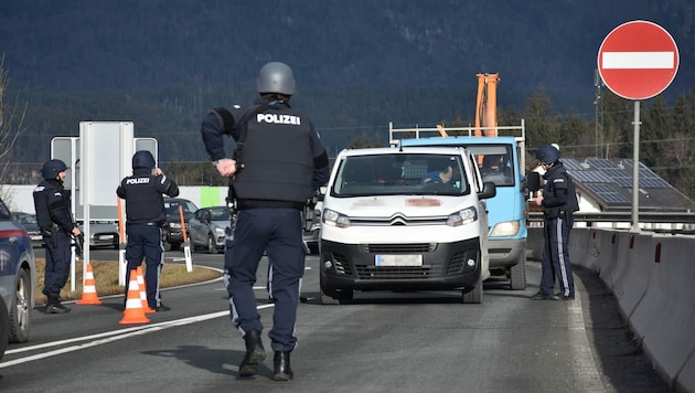 Die Fahndung nach den Verdächtigen wurde bis an die Tiroler Grenze ausgeweitet. (Bild: zoom.tirol)