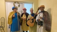 Ein nicht mehr ganz ungewohntes Bild: eine Gruppe erwachsener Sternsinger. (Bild: Franz Tauss)