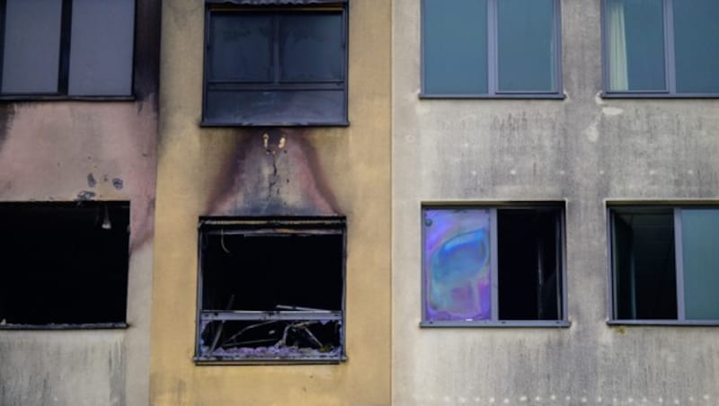 Das Feuer brach am Donnerstagabend im dritten Obergeschoss eines Flügels des Klinikums Uelzen aus. (Bild: APA/dpa/Philipp Schulze)