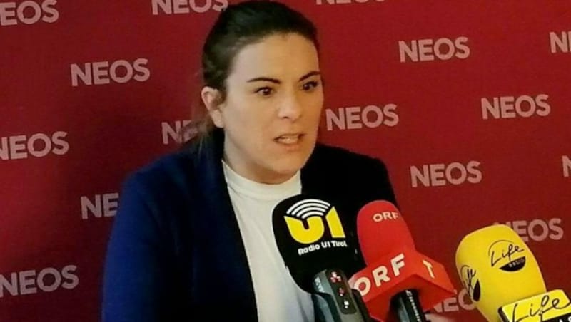 Julia Seidl geht für die NEOS als Spitzenkandidatin für die Innsbrucker Gemeinderats- und Bürgermeisterdirektwahl ins Rennen. (Bild: APA/MARKUS STEGMAYR)