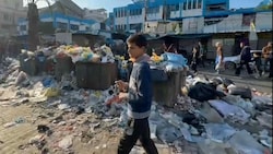 In der Stadt Dschabalija im Norden des Gazastreifens türmt sich der Müll auf den Straßen. Die Angst vor der Ausbreitung von Seuchen wächst. (Bild: AFP)