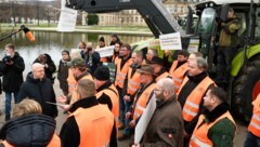 In Deutschland protestieren zahlreiche Bauern gegen Sparpläne der Regierung. (Bild: AFP)