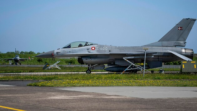 Dänemark hat  die Lieferung von 19 F-16-Kampfjets angekündigt. (Bild: APA/AFP/Ritzau Scanpix/Bo Amstrup)