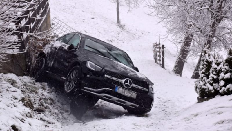 Glück auch für die Insassen des deutschen Pkw - sie blieben unverletzt. (Bild: zoom.tirol)