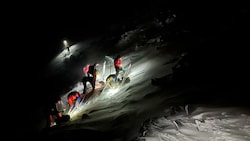 Mitten in der Nacht brachen die Bergretter auf, um die drei Alpinisten zu retten. (Bild: Bergrettung Kals)
