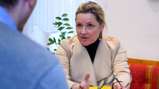 Die zuständige Landesrätin Susanne Rosenkranz (FPÖ) fordert einen Krisengipfel. (Bild: Attila Molnar)
