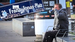 Am Franz-Jonas-Platz in Floridsdorf wird jetzt ein Alkoholverbot verhängt. (Bild: Peter Tomschi, Krone KREATIV)