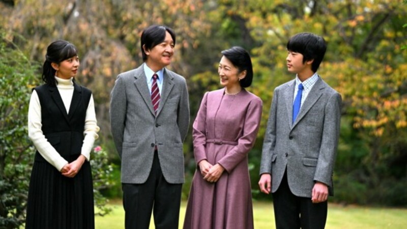 Kronprinzess Akishino, Kronprinzessin Kiko und ihre beiden jügsten Kinder Prinzessin Kako und Prinz Hisahito (Bild: APA/AFP/IMPERIAL HOUSEHOLD AGENCY OF JAPAN/X80001/Handout)