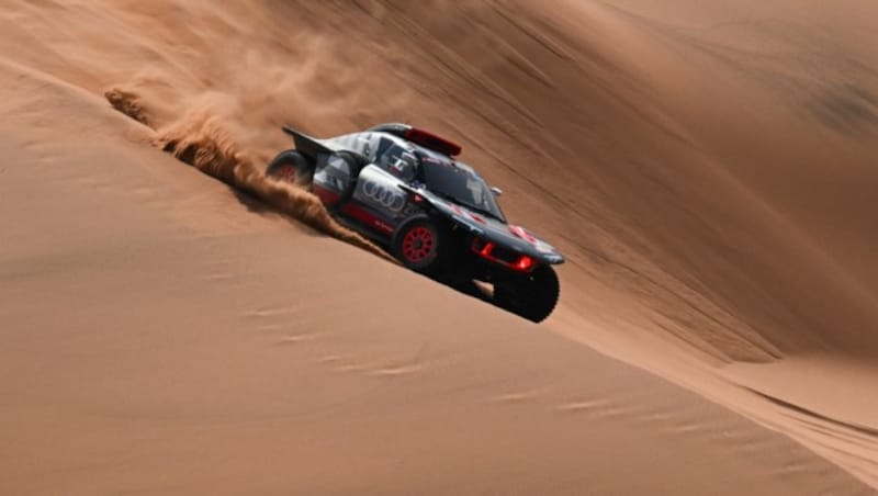 Stephane Peterhansel jubelte über seinen 50. Dakar-Etappensieg. (Bild: AFP or licensors)