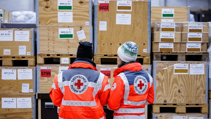Hilfslieferungen aus Deutschland sind bereit, in den Gazastreifen transportiert zu werden.