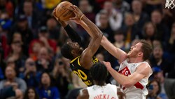 Jakob Pöltl (r.) glänzte mit einem Double-Double. (Bild: AP Photo/D. Ross Cameron)