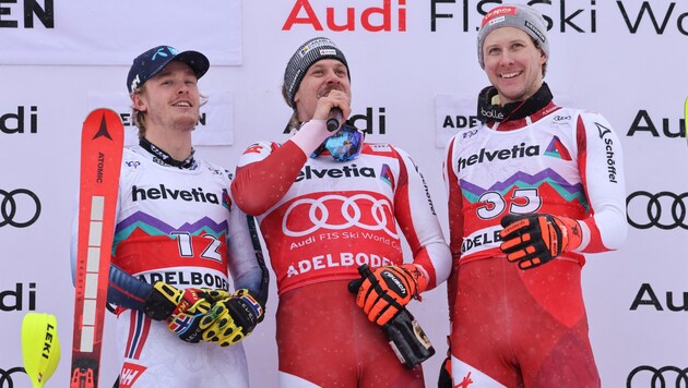 Atle Lie McGrath, Manuel Feller und Dominik Raschner (von li. nach re.) singen auf dem Podium.  (Bild: GEPA pictures)