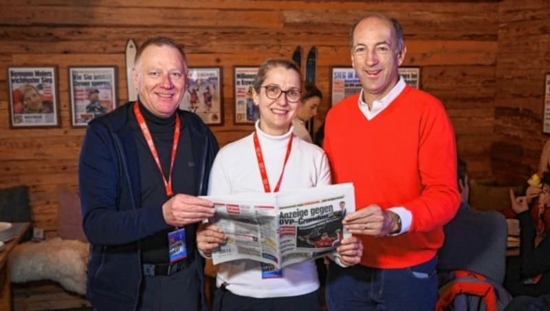 „Krone“-Herausgeber Christoph Dichand (rechts) begrüßte die beiden Gewinner Brigitte Wind und Franz Fuchs. (Bild: Kristian Bisutti)