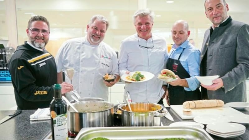 Diese Köche sorgen mit steirischer Kulinarik für einen gelungenen Abend. (Bild: Sepp Pail)