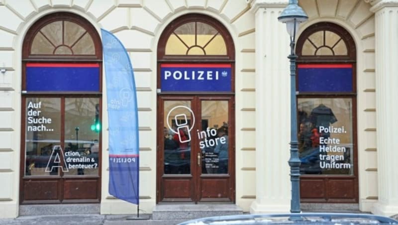 Der neue Info Store am Schottenring 10 genau gegenüber der Landespolizeidirektion steht zu normalen Geschäftsöffnungszeiten allen Interessieren ohne Voranmeldung offen. (Bild: Zwefo)