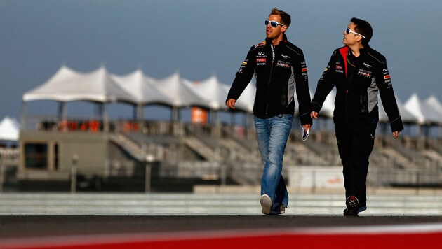 Sebastian Vettel (li) und Tim Malyon im Jahr 2013 (Bild: 2013 Getty Images)