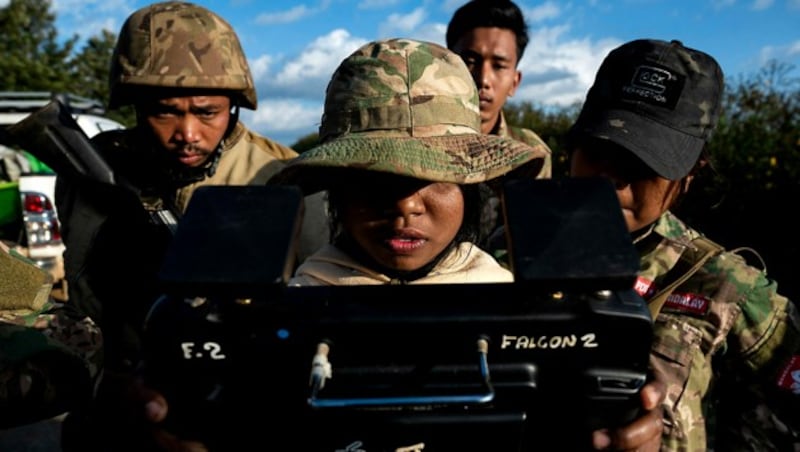 Die Rebellen in Myanmar setzen bei ihrem Kampf gegen die Militärjunta auch auf Drohnen. (Bild: APA/AFP/STR)