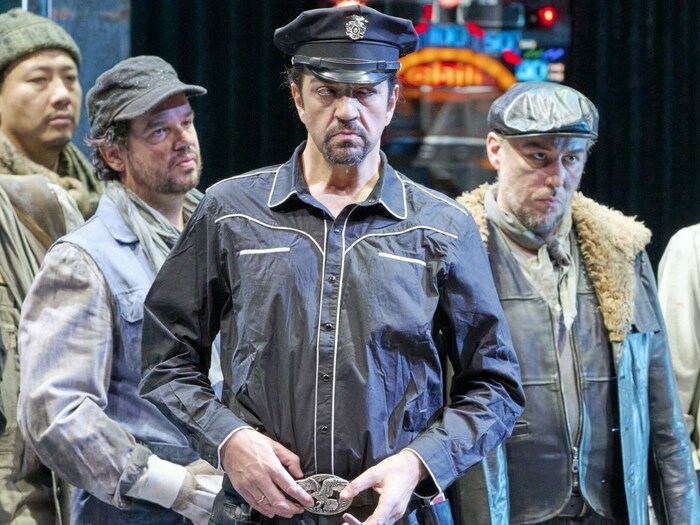 Claudio Sgura (Sheriff) rettete dank langer Autofahrt die Staatsopern-Wiederaufnahme von ...