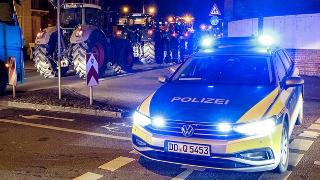 Aufmarsch der Bauern gegen die Ampel-Koalition (Bild: APA/AFP/JENS SCHLUETER)