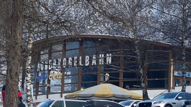 Eine Gondel der Acherkogelbahn ist am Dienstag im Skigebiet Hochoetz abgestürzt. (Bild: ZOOM.TIROL)