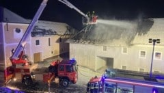 Großeinsatz bei Bauernhof-Brand in Kematen/Ybbs (Bild: Bezirksfeuerwehrkommando Amstetten / Steinbach)