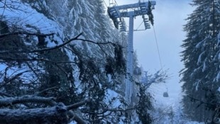 Eine Gondel war Dienstagfrüh etwa zehn Meter abgestürzt.  (Bild: zVg)