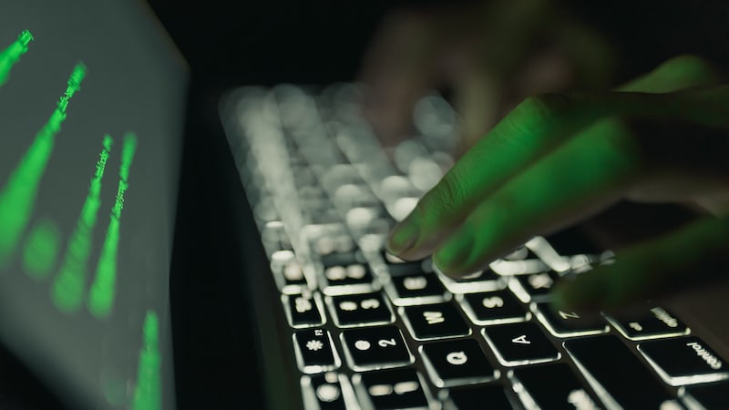 Az összes bűncselekmény mintegy 60 százalékával szemben a számítógépes bűncselekményeknek csak 30 százalékát sikerül valaha is felderíteni. (Bild: stock.adobe.com)