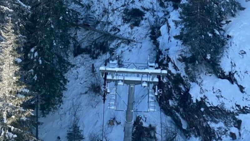 Bild aus der Luft: Links oben die abgestürzte Gondel (Bild: Flugpolizei)