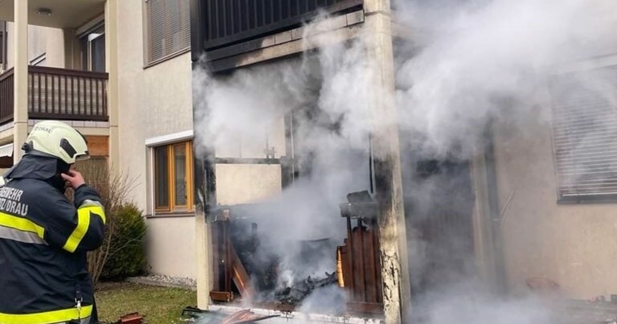 Drei Verletzte - Wohnhausbrand: Feuerwehr Rettet Mieter über Balkon ...