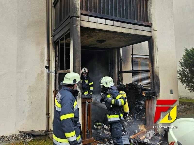 Die Wohnung dürfte komplett zerstört sein. (Bild: FF Feistritz/Drau)