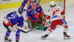 Goalie Evan Buitenhuis hielt gegen den KAC-Tiroler Marcel Witting. (Bild: Alexander Pauli Photography / Alexander Pauli)