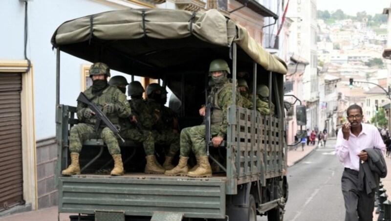 Das Militär in Quito (Bild: AFP)