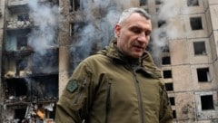 Kiews Bürgermeister Vitali Klitschko hat mit einer Luxusimmobilie für Kritik gesorgt - er hatte sie als „Schuldentilgung“ erhalten und nun an seine Ex-Frau weitergegeben. (Bild: Associated Press)