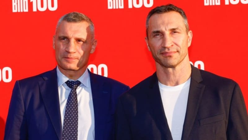 Kiews Bürgermeister Vitali Klitschko und sein jüngerer Bruder Wladimir  (Bild: AFP )