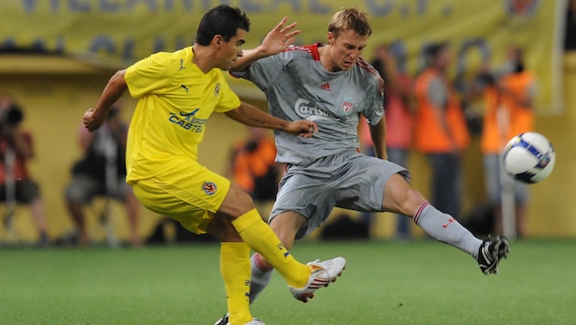 Stephen Darby (r.) spielte bis 2012 für die „Reds“. (Bild: DIEGO TUSON / AFP)