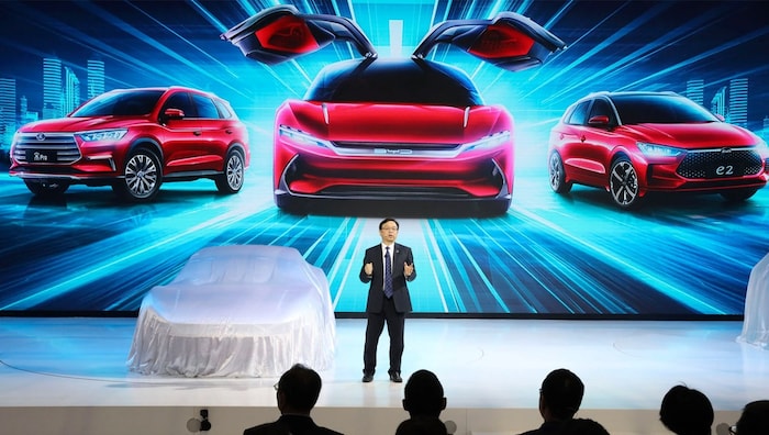 BYD-Konzernchef Wang Chuanfu kündigte im März an, die Ausfuhren 2025 auf über 800.000 Fahrzeuge ...