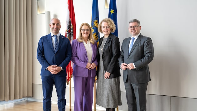 v.l.n.r.: Christoph Luisser, Ulrike Königsberger-Ludwig, Christiane Teschl-Hofmeister, Ludwig Schleritzko, (Bild: NLK Pfeffer)