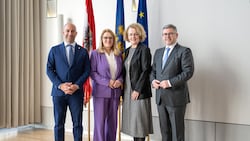 v.l.n.r.: Christoph Luisser, Ulrike Königsberger-Ludwig, Christiane Teschl-Hofmeister, Ludwig Schleritzko, (Bild: NLK Pfeffer)