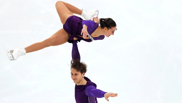 Für Sophia Schaller und Livio Mayr reichte es nur zum 18. und letzten Platz. (Bild: AP Photo/Mindaugas Kulbis)