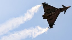 Die Eurofighter, die auch Saudi-Arabien einsetzt, können mit den Raketen, die nun geliefert werden dürfen, bestückt werden. (Bild: APA/AFP/Fayez Nureldine)