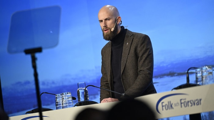 Der schwedische Minister für Zivilverteidigung, Carl-Oskar Bohlin, lässt mit einer dramatischen ...