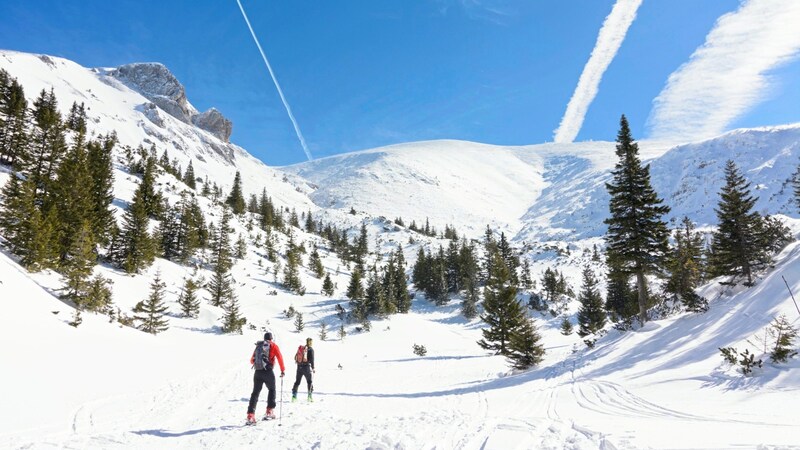 Skitourengeher wollen auf dem Schneeberg hoch hinaus. (Bild: mauritius images / Volker Preusser)