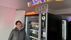 Nahid Jannesars Automatenshop am Grazer Jakominiplatz hat 24 Stunden und 365 Tage im Jahr geöffnet. Sie verkauft alkoholische Getränke, Softdrinks, Kaffee und Naschereien. (Bild: Fanny Gasser)