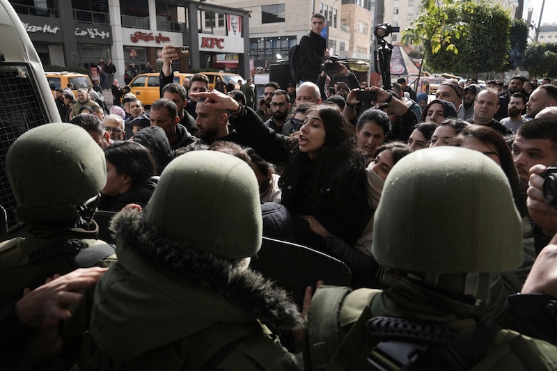 Blinkens Besuch im Westjordanland wurde von wütenden Protesten begleitet. (Bild: AP)