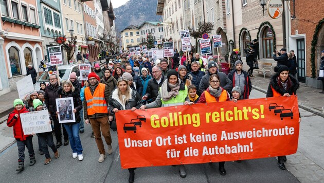 Am 5. Jänner gingen die Gollinger auf die Straße um gegen den Stau zu demonstrieren. (Bild: Tschepp Markus)